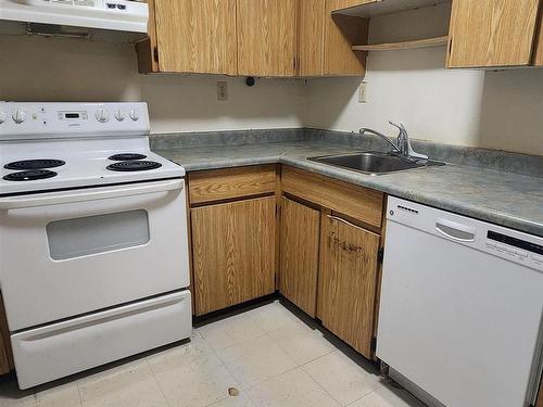 202 2620 Mill Woods Road E, Edmonton, AB - Indoor Photo Showing Kitchen