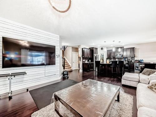 7821 170A Avenue, Edmonton, AB - Indoor Photo Showing Living Room