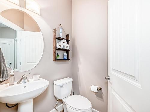 7821 170A Avenue, Edmonton, AB - Indoor Photo Showing Bathroom