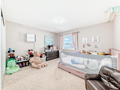 7821 170A Avenue, Edmonton, AB - Indoor Photo Showing Bedroom