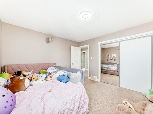 7821 170A Avenue, Edmonton, AB - Indoor Photo Showing Bedroom