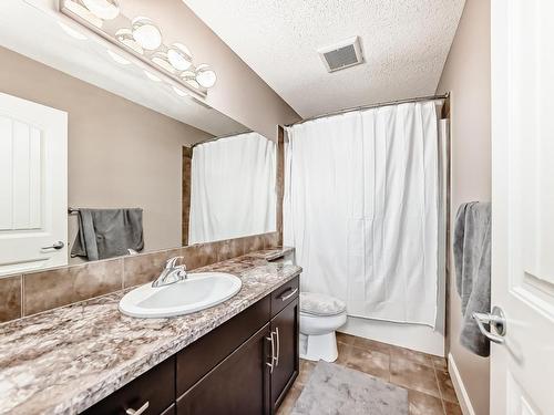 7821 170A Avenue, Edmonton, AB - Indoor Photo Showing Bathroom