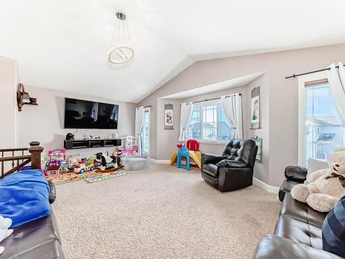 7821 170A Avenue, Edmonton, AB - Indoor Photo Showing Living Room