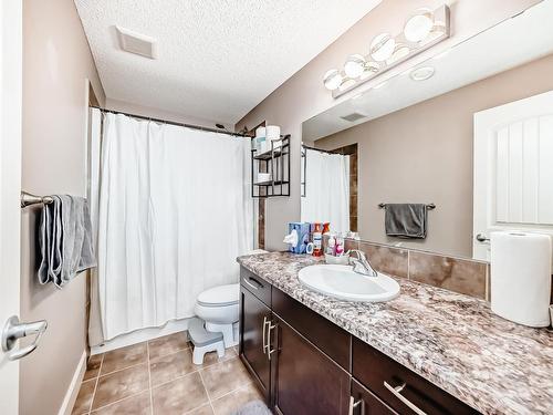 7821 170A Avenue, Edmonton, AB - Indoor Photo Showing Bathroom