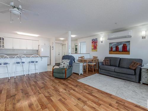 208 17150 94A Avenue, Edmonton, AB - Indoor Photo Showing Living Room