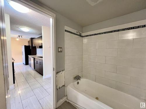 302 10615 110 Street, Edmonton, AB - Indoor Photo Showing Bathroom