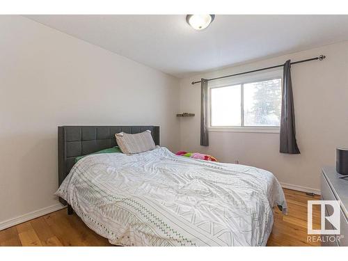 2321 Millbourne Rd W, Edmonton, AB - Indoor Photo Showing Bedroom