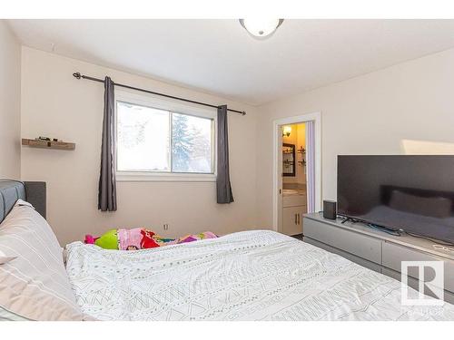 2321 Millbourne Rd W, Edmonton, AB - Indoor Photo Showing Bedroom