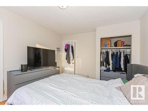 2321 Millbourne Rd W, Edmonton, AB - Indoor Photo Showing Bedroom