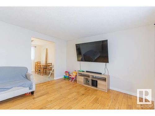 2321 Millbourne Rd W, Edmonton, AB - Indoor Photo Showing Bedroom