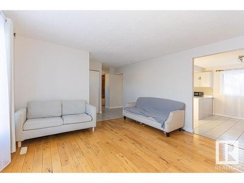 2321 Millbourne Rd W, Edmonton, AB - Indoor Photo Showing Living Room