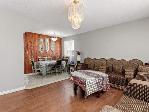 13448 113 Street Nw, Edmonton, AB - Indoor Photo Showing Living Room