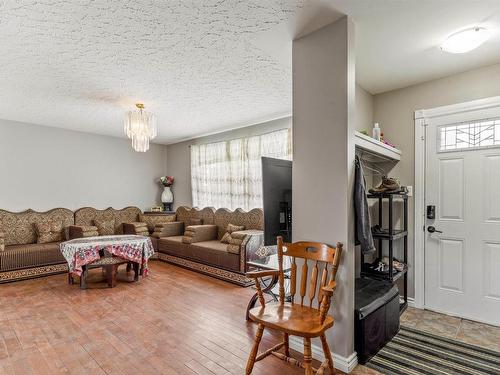 13448 113 Street Nw, Edmonton, AB - Indoor Photo Showing Living Room