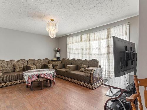 13448 113 Street Nw, Edmonton, AB - Indoor Photo Showing Living Room