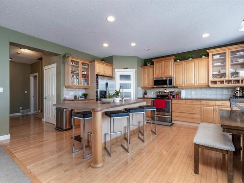 446 Sparling Court, Edmonton, AB - Indoor Photo Showing Kitchen