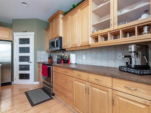 446 Sparling Court, Edmonton, AB - Indoor Photo Showing Kitchen