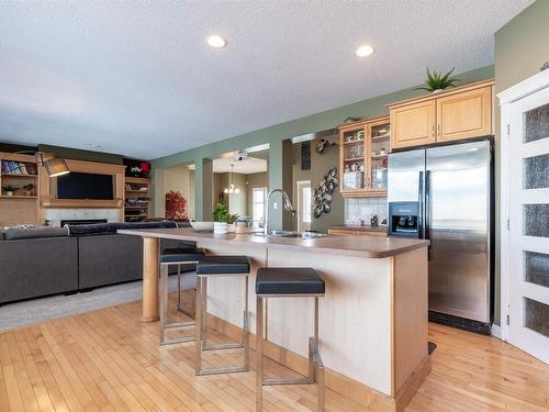 446 Sparling Court, Edmonton, AB - Indoor Photo Showing Kitchen