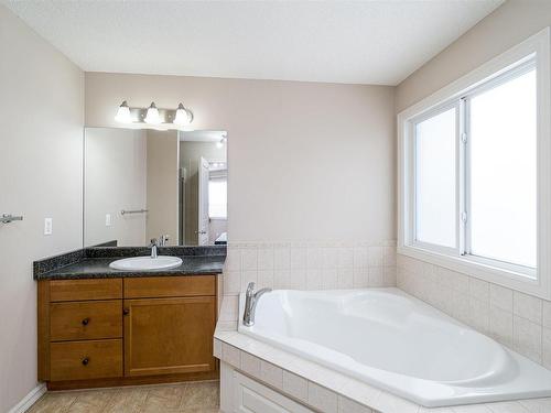 1209 Latta Crescent, Edmonton, AB - Indoor Photo Showing Bathroom