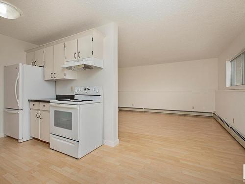 101 10829 117 Street, Edmonton, AB - Indoor Photo Showing Kitchen