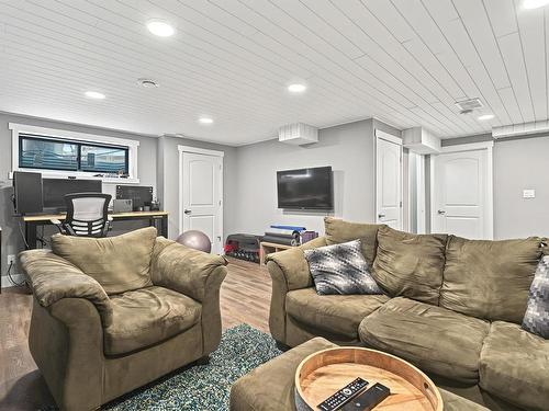 4035 Allan Crescent, Edmonton, AB - Indoor Photo Showing Living Room