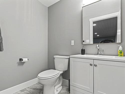 4035 Allan Crescent, Edmonton, AB - Indoor Photo Showing Bathroom