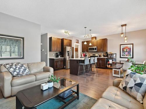 4035 Allan Crescent, Edmonton, AB - Indoor Photo Showing Living Room