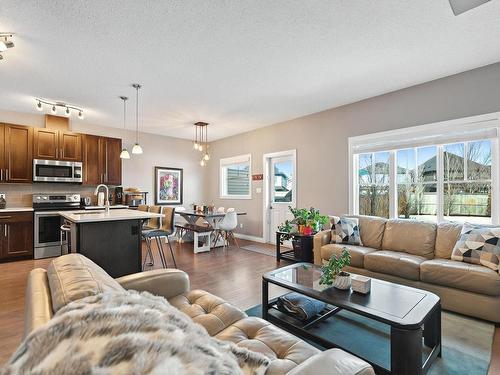 4035 Allan Crescent, Edmonton, AB - Indoor Photo Showing Living Room