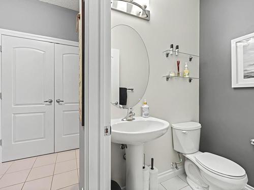 4035 Allan Crescent, Edmonton, AB - Indoor Photo Showing Bathroom