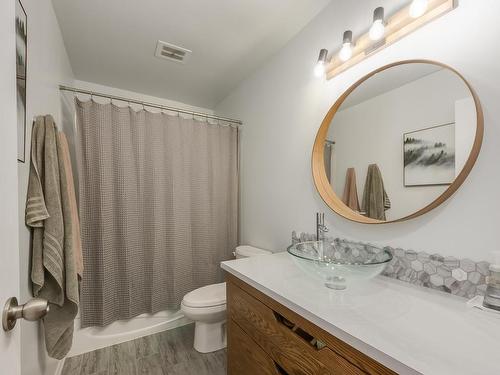 13413 43 Street, Edmonton, AB - Indoor Photo Showing Bathroom