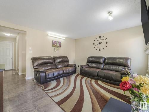 6418 16 Avenue, Edmonton, AB - Indoor Photo Showing Living Room