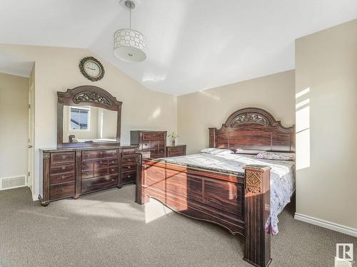 6418 16 Avenue, Edmonton, AB - Indoor Photo Showing Bedroom