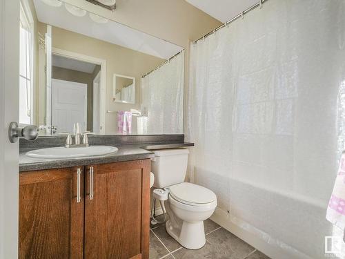 6418 16 Avenue, Edmonton, AB - Indoor Photo Showing Bathroom