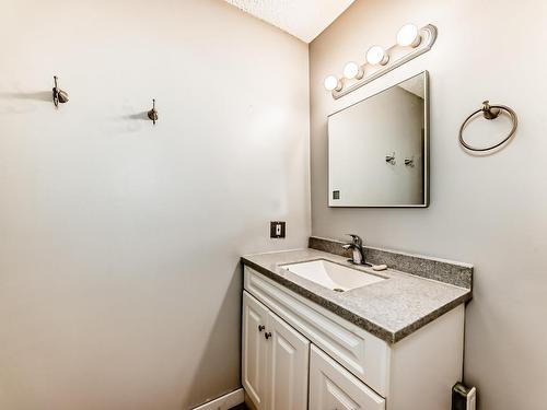 3 13454 Fort Road, Edmonton, AB - Indoor Photo Showing Bathroom