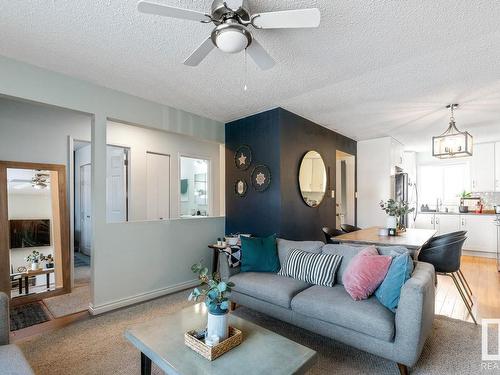 8735 92 Avenue, Edmonton, AB - Indoor Photo Showing Living Room