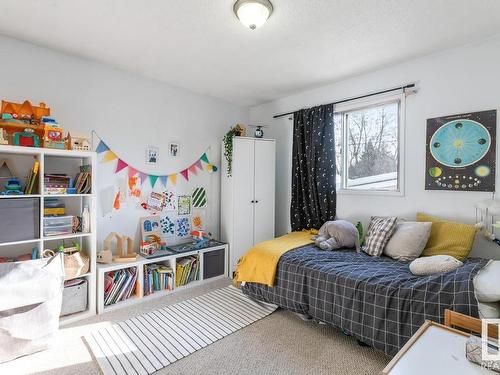 8735 92 Avenue, Edmonton, AB - Indoor Photo Showing Bedroom