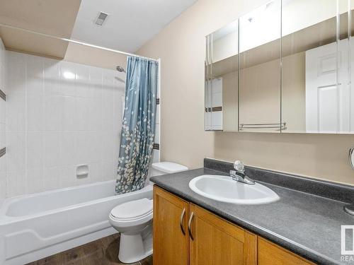 8735 92 Avenue, Edmonton, AB - Indoor Photo Showing Bathroom