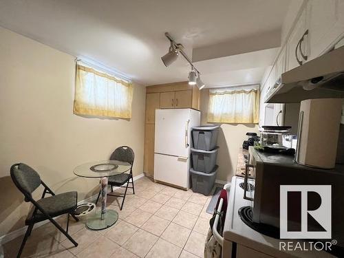 12131 125 Street, Edmonton, AB - Indoor Photo Showing Kitchen