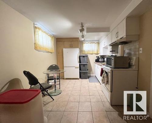 12131 125 Street, Edmonton, AB - Indoor Photo Showing Kitchen