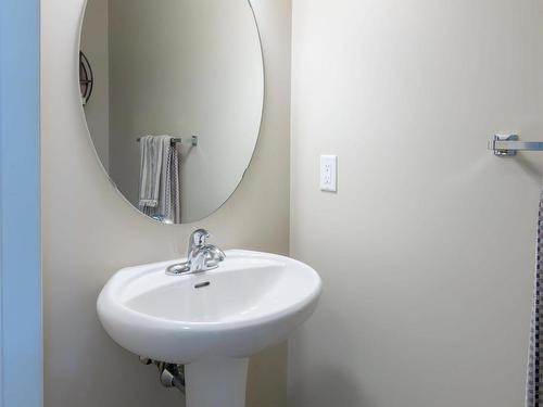 4689 Crabapple Run, Edmonton, AB - Indoor Photo Showing Bathroom