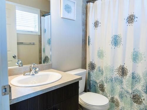 4689 Crabapple Run, Edmonton, AB - Indoor Photo Showing Bathroom