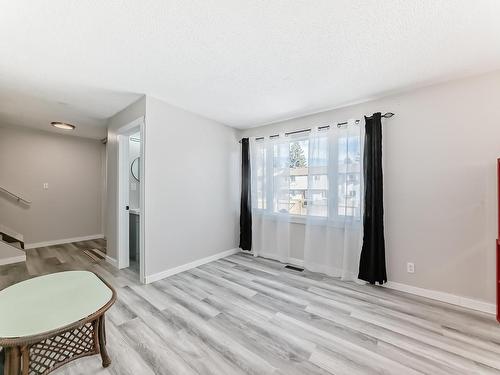 4 14120 80 Street, Edmonton, AB - Indoor