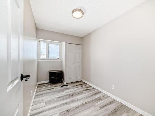 4 14120 80 Street, Edmonton, AB - Indoor