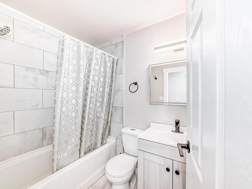 4 14120 80 Street, Edmonton, AB - Indoor Photo Showing Bathroom