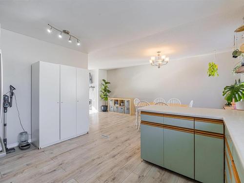 8612 152A Avenue, Edmonton, AB - Indoor Photo Showing Kitchen