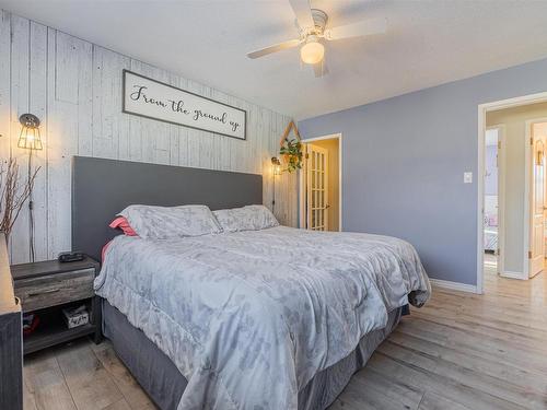 8612 152A Avenue, Edmonton, AB - Indoor Photo Showing Bedroom