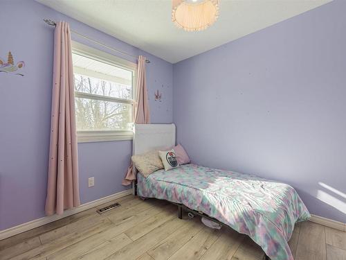 8612 152A Avenue, Edmonton, AB - Indoor Photo Showing Bedroom