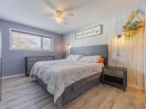 8612 152A Avenue, Edmonton, AB - Indoor Photo Showing Bedroom