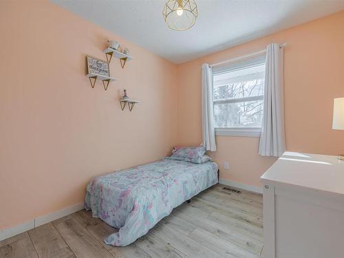 8612 152A Avenue, Edmonton, AB - Indoor Photo Showing Bedroom