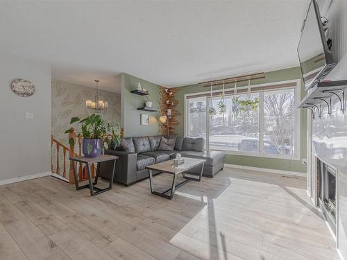 8612 152A Avenue, Edmonton, AB - Indoor Photo Showing Living Room