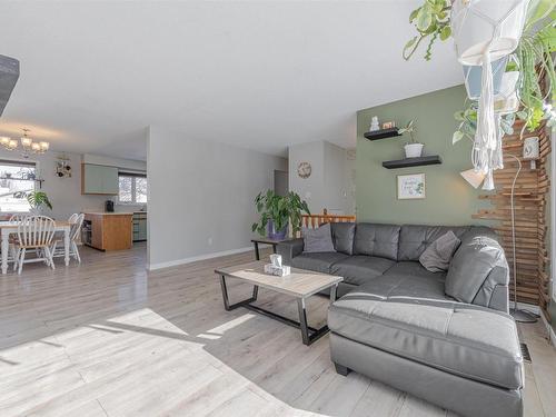 8612 152A Avenue, Edmonton, AB - Indoor Photo Showing Living Room